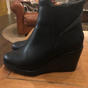 Sorel After Hours Chelsea Boot size 6